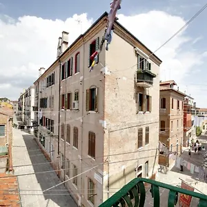 https://fenix-la-bohme.hotelslidodijesolo.com